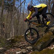 Bici da enduro in azione