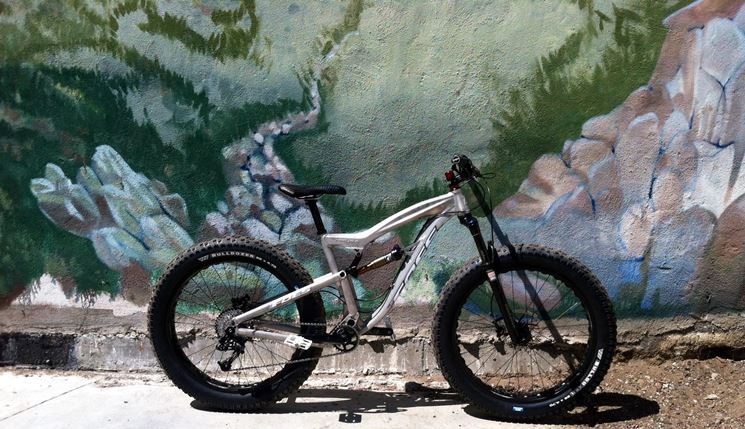 Fat bike colore grigio