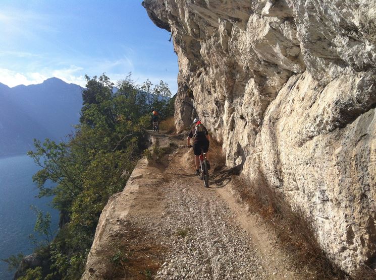 sentieri intorno al lago di Garda in MTB