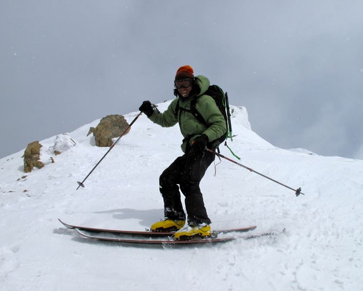 sci alpinista che ha raggiunto la vetta