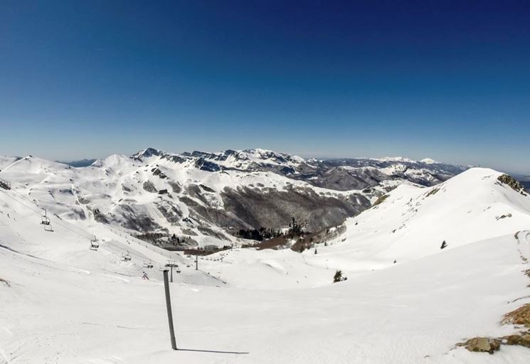 Panoramica sulle piste sciistiche dell'Abetone