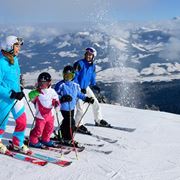 famiglia di sciatori a Kitzbuhel