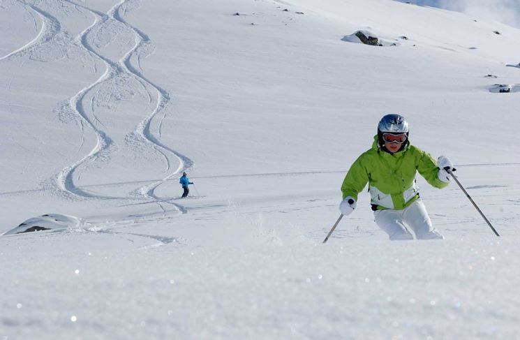 Discesa di sci alpino sul ghiacciaio di Stubai