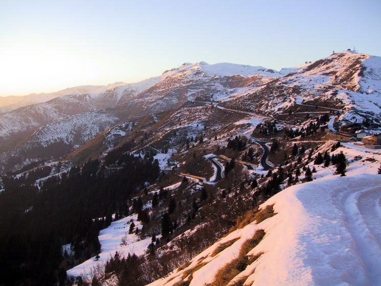 Il passo e il monte Maniva innevato