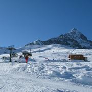 Visuale delle piste da sci e del Monviso