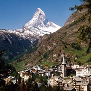 Vista panoramica di Zermatt e delle montagne