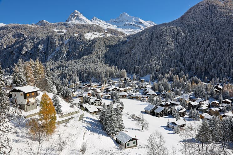 Visuale del paese di Champoluc nella neve