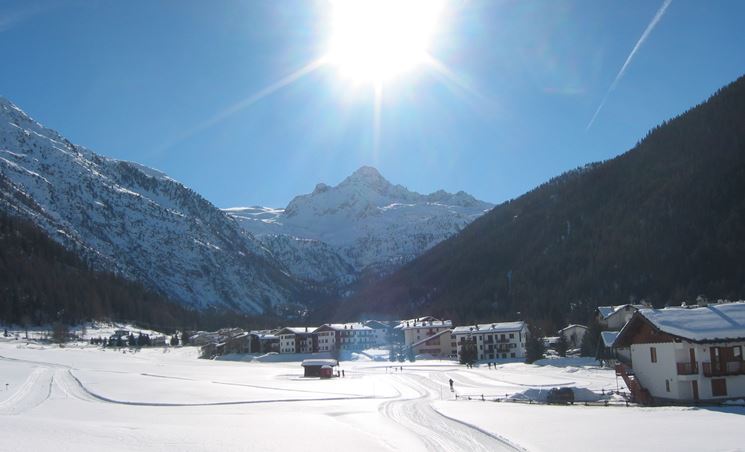 Panorama del paese di Le Thuile immerso nella neve