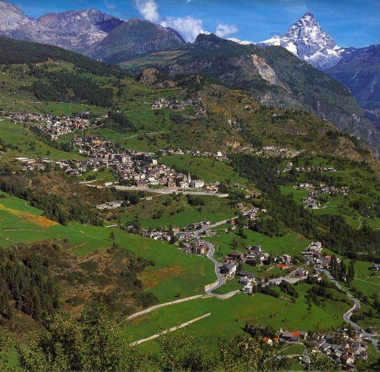 Panoramica aerea del comune di Torgnon