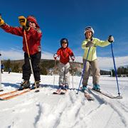 famiglia di sciatori a Brentonico Ski