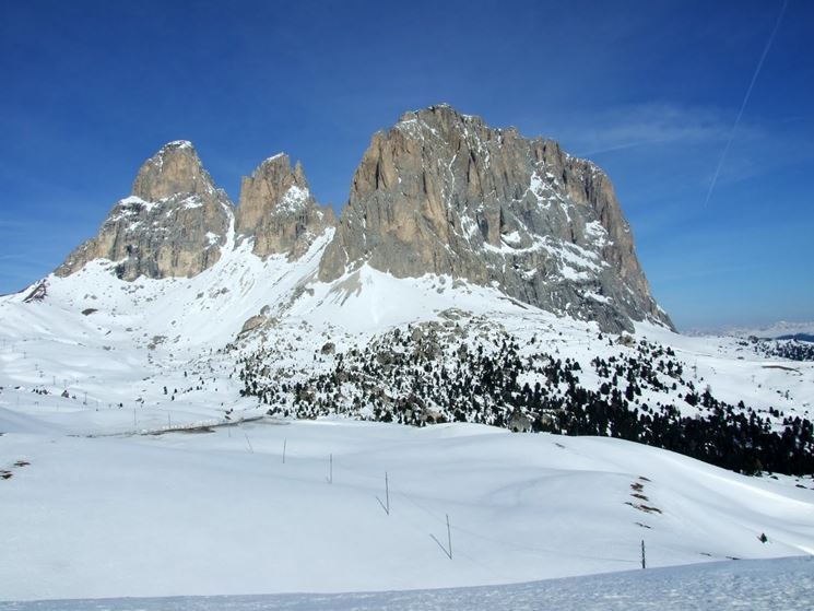 cime innevate di Canazei