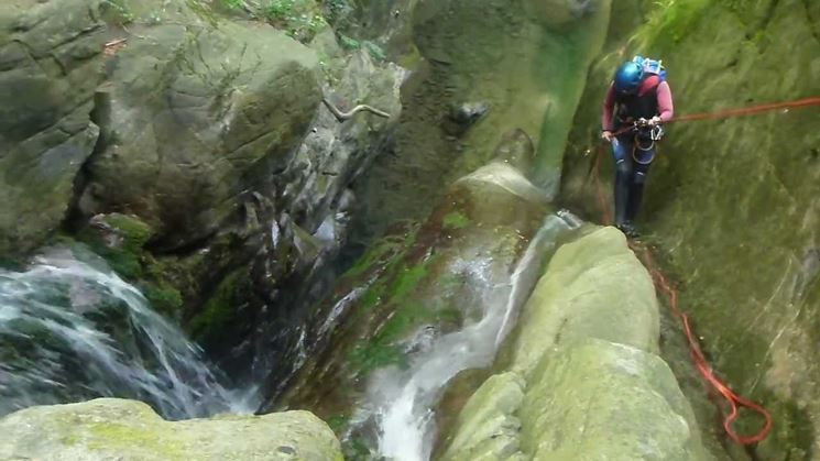 Forti emozioni e contatto con la natura con il canyoning