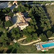 Agriturismo a Todi con centro benessere e piscina