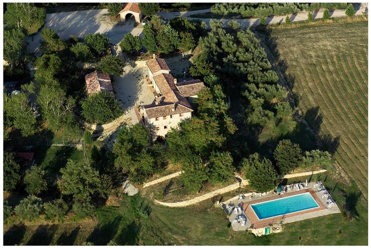 Agriturismo a Todi con centro benessere e piscina