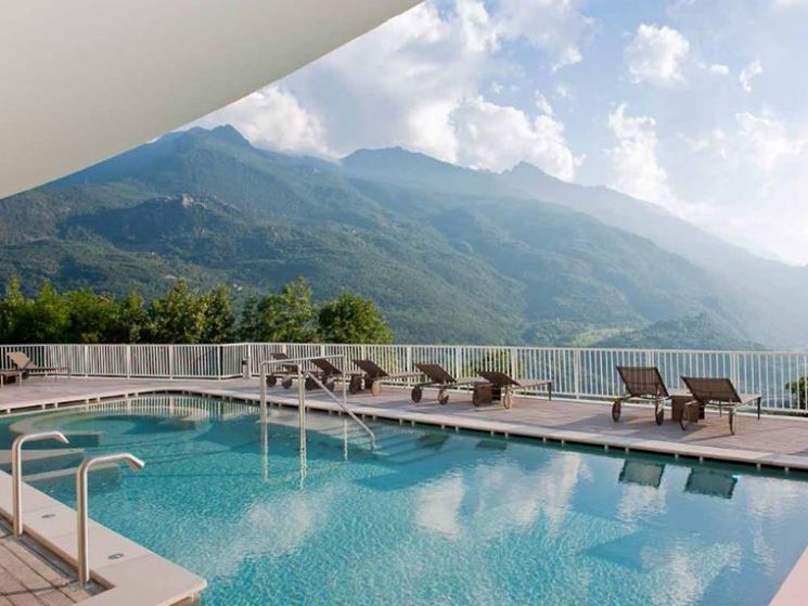 Saint Vincent, una terrazza affacciata sulla montagna