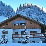 Neve e chalet in montagna: la magia  servita