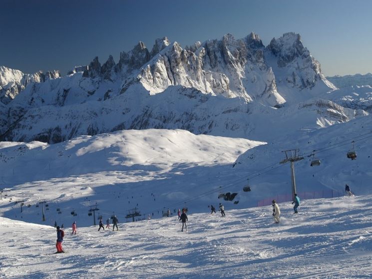 Vista delle piste da sci innevate