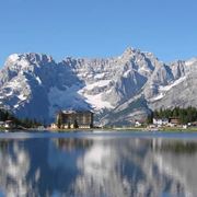 Vista panoramica di Misurina e del suo lago